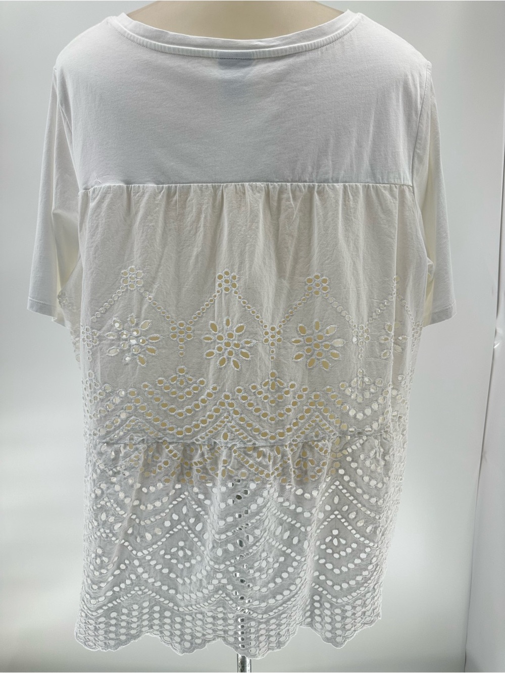 Chico's White Embellished Eyelet Detail Short Sleeve Top Sz 3/XL - Picture 4 of 12